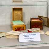 Concludiamo la visita al museo con il Test Minnesota. Si tratta di una scatola di legno che contiene una serie di cartoncini sui quali si leggono domande poste per misurare le diverse funzioni cognitive 